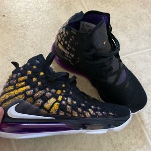 Nike Lebron 17 Lion Eyes Lakers edition size 9.5 like new